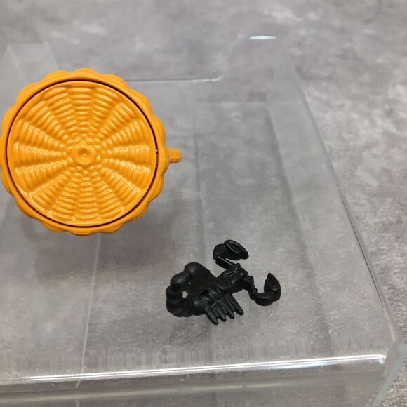 Playmobil "Wicker" Basket & Scorpion - Picture 3 of 3